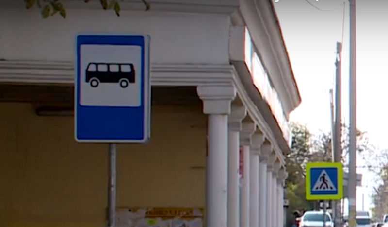 На улице Льва Толстого в Севастополе, по ходу движения в сторону троллейбусного депо, убрали остановку общественного транспорта