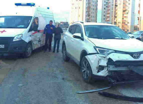 В Севастополе иномарка врезалась в машину скорой помощи. Инцидент произошёл вчера утром в микрорайоне Казачья бухта