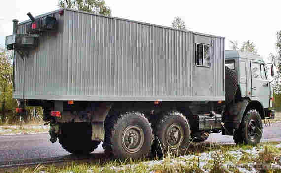 грузовик, приспособленный для перевозки заключенных - автозак