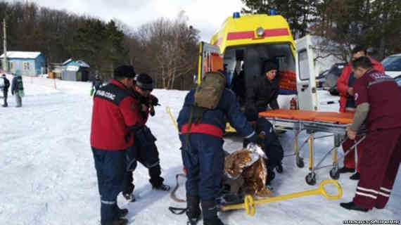 Сноубордист получил травмы на Ангарском перевале из-за схода лавины