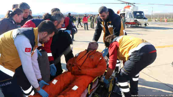 Один из моряков, выживших после кораблекрушения у берегов турецкой провинции Самсун, 7 января 2018 года