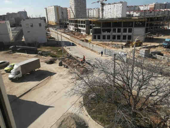 После ремонта дороги на улице Корчагина в Севастополе жители не могут въехать во дворы 