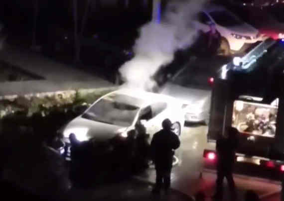Неизвестный мужчина поджег припаркованный автомобиль в Севастополе