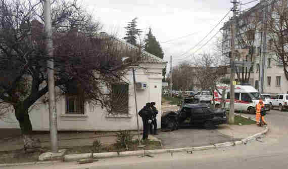 Серьезная авария произошла около 10:00 в Севастополе на улице Коммунистической