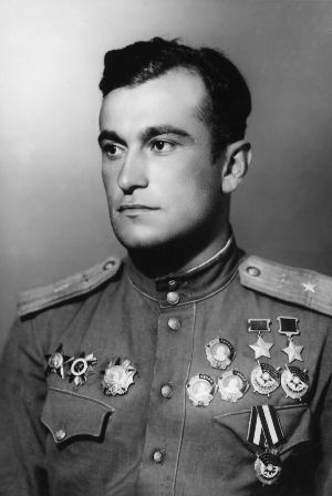 дважды герой Советского Союза Амет-Хан Султан
