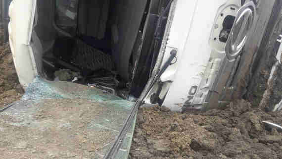 Водитель легковушки погиб на месте, двое пассажиров в тяжёлом состоянии доставлены в больницу