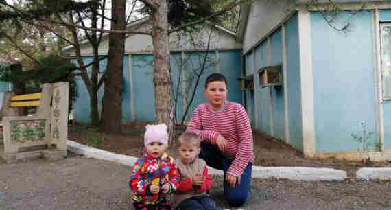 Светлана Колягина из Судака. Еще 30 лет назад заселилась в маленький бытовой вагончик стройгородка с мужем, дочкой и сыном