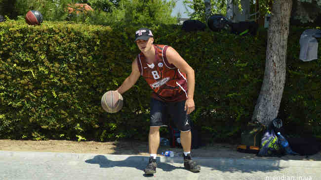 streetball Игры в формате «три на три» проходили на площадке у торгового центра «Муссон» 