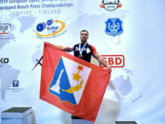 тяжелоатлет из Севастополя Алексей Назаренко стал бронзовым призёром чемпионата Европы по отдельной дисциплине пауэрлифтинга - жиму штанги лёжа