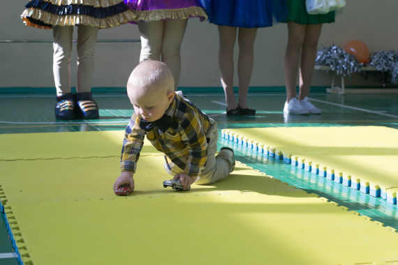 «Ползком» - чемпионат среди малышей по скоростному ползанью, ходьбе и бегу