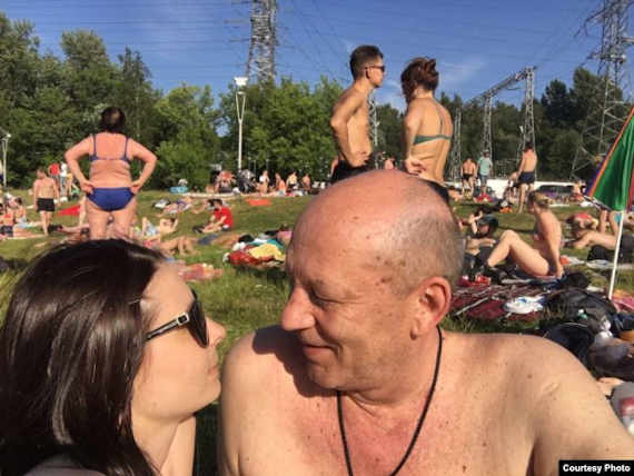 Дарья Мастикашева и Сергей Соколов на пляже в Подмосковье