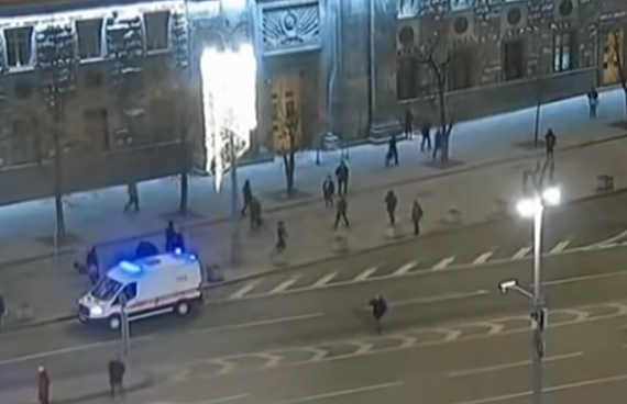 Вечером 19 декабря неизвестный мужчина открыл стрельбу, предположительно из автомата, возле здания ФСБ на Кузнецком мосту в центре Москвы