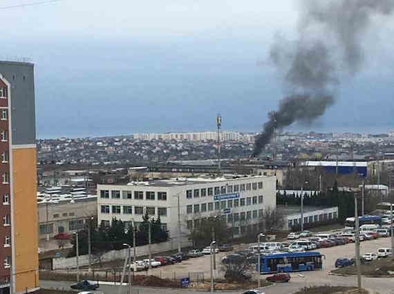 Чёрный дым, поднявшийся над Севастополем днём 8 декабря, встревожил горожан