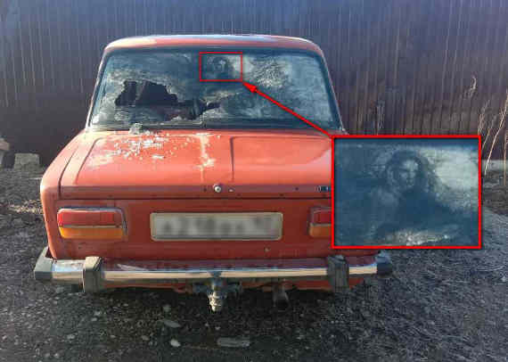 Изображение, похожее на лик Мадонны – женщины с покрытой головой, проступило на стекле автомобиля «Жигули», припаркованного в одном из дворов Севастополя