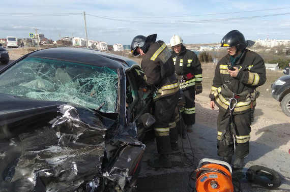 В воскресенье в Севастополе в районе 35 береговой батареи произошло ДТП с участием двух легковых автомобилей