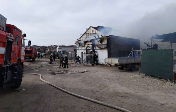 В Севастополе сгорел магазин стройматериалов