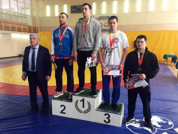 Максим Смирнов выиграл бронзовую медаль первенства ЮФО по греко-римской борьбе