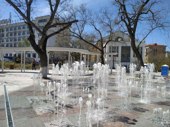 Появилось видео «сухого» фонтана в центре Севастополя