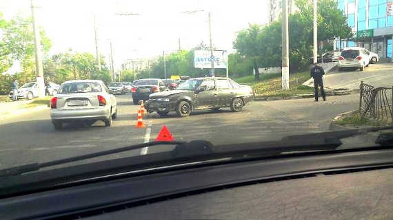 в Севастополе на улице Хрусталёва произошло ДТП с участием трёх автомобилей