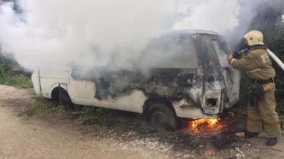 Севастопольские огнеборцы МЧС ликвидировали пожар в бесхозном автомобиле в Нахимовском районе. 
