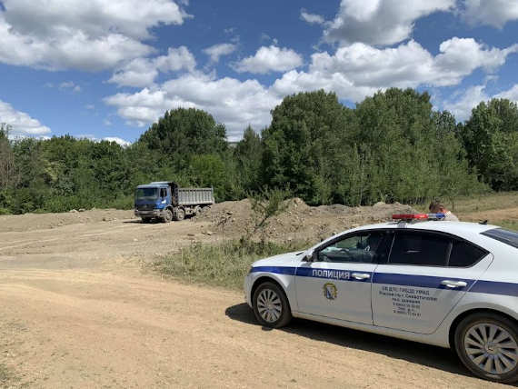 В Севастополе изъяли два грузовика за несанкционированный сброс отходов 