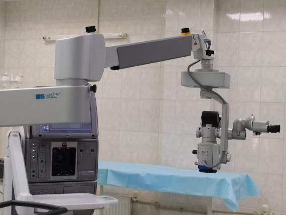 Микроскоп и комбинированная офтальмологическая фако/витрео система