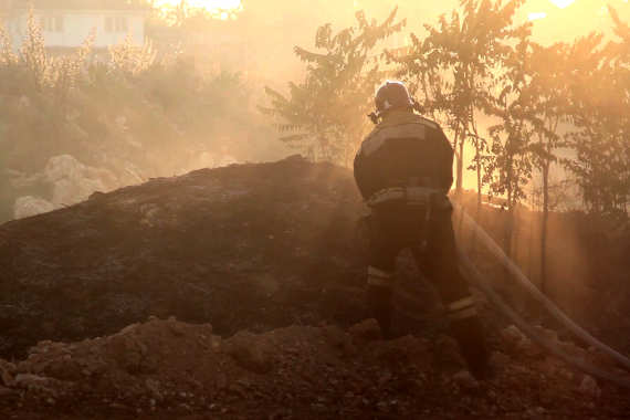 Севастопольские огнеборцы МЧС ликвидировали пожар в районе садоводческого товарищества «Сокол». 