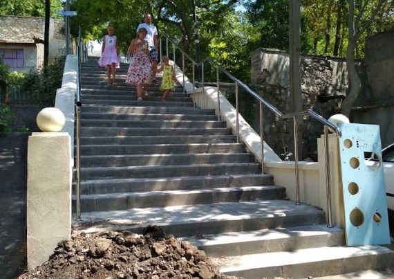 Опасную лестницу от улицы Гоголя к 4-й Бастионной и севастопольской Панораме облагообразили и обезопасили