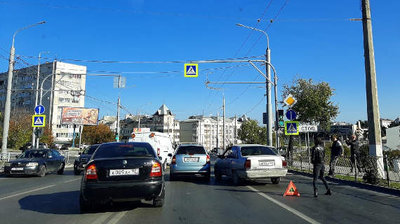 Авария произошла на проспекте Гагарина, где поворот на улицу Дмитрия Ульянова