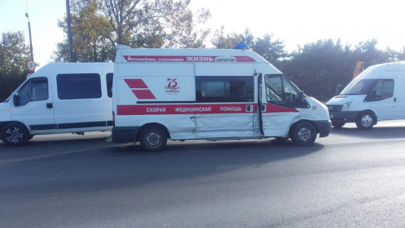 В Севастополе водитель «Жигулей» врезался в машину скорой помощи с пациентом