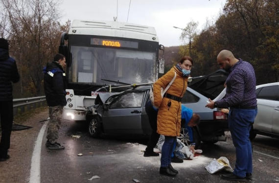 Жуткая авария: четыре человека погибли в ДТП с троллейбусом