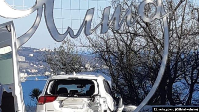 После обеда 6 января на трассе Ялта-Севастополь в районе стелы «Ялта» столкнулось сразу пять автомобилей