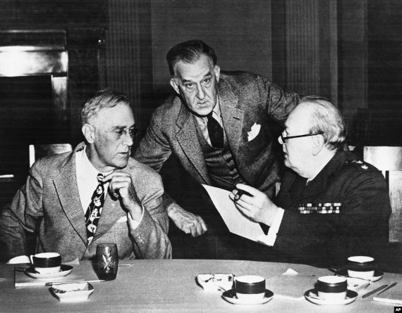Во время своей поездки в Крым на Ялтинскую конференцию Рузвельт (слева) серьезно болел