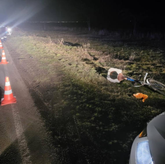 Севастопольская полиция проводит проверку по факту гибели 57-летнего велосипедиста в дорожно-транспортном происшествии, которое произошло накануне вечером. Мужчину сбил микроавтобус Fiat Ducato, которым управлял 32-летний водитель