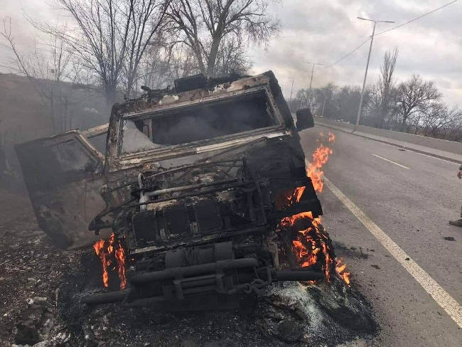  на блок-посте на въезде в Николаев был уничтожен бронеавтомобиль "ТИГР"