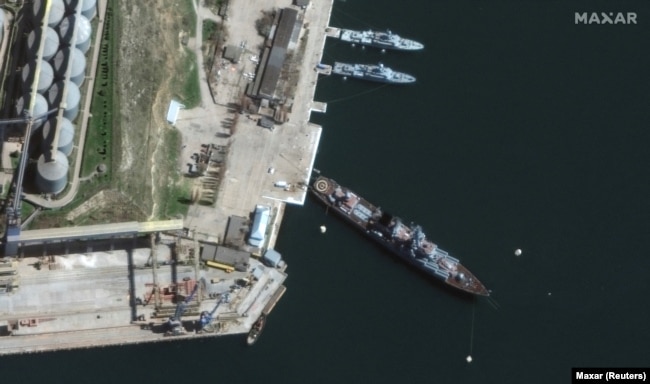 Крейсер "Москва" в порту Севастополя