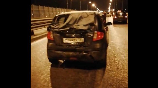 На крымской дороге из-за сильного гололеда столкнулись сразу семь автомобилей