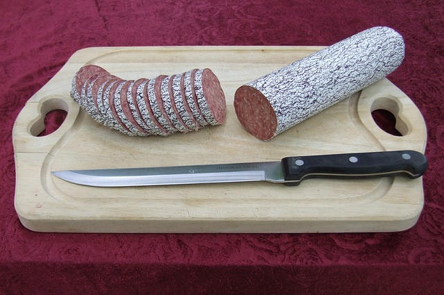 нож для нарезки колбасы