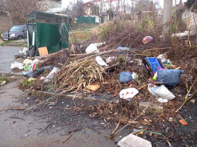 На Северной стороне Севастополя не вывозят мусор