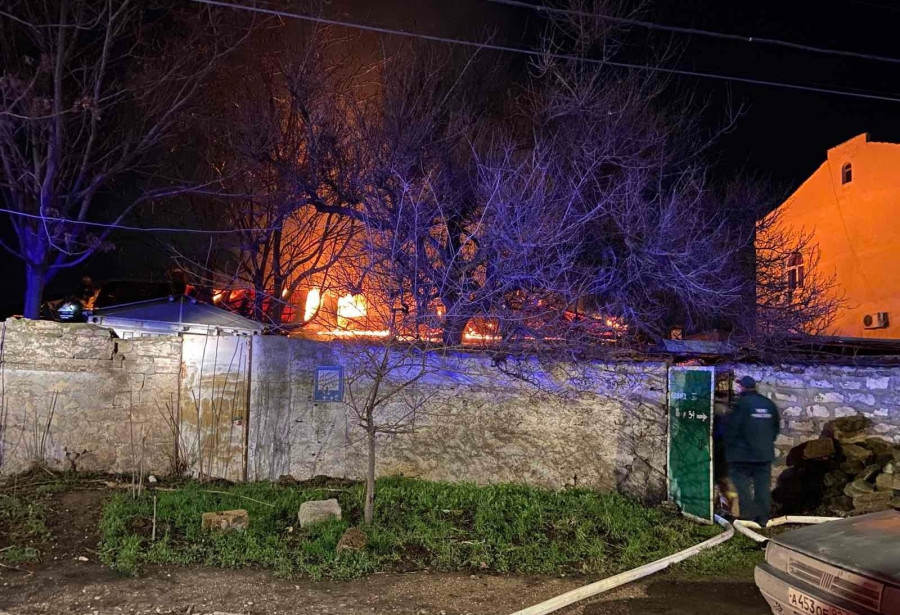 В Ленинском районе Севастополя ночью 26 января произошло возгорание в частном доме на улице Ковпака