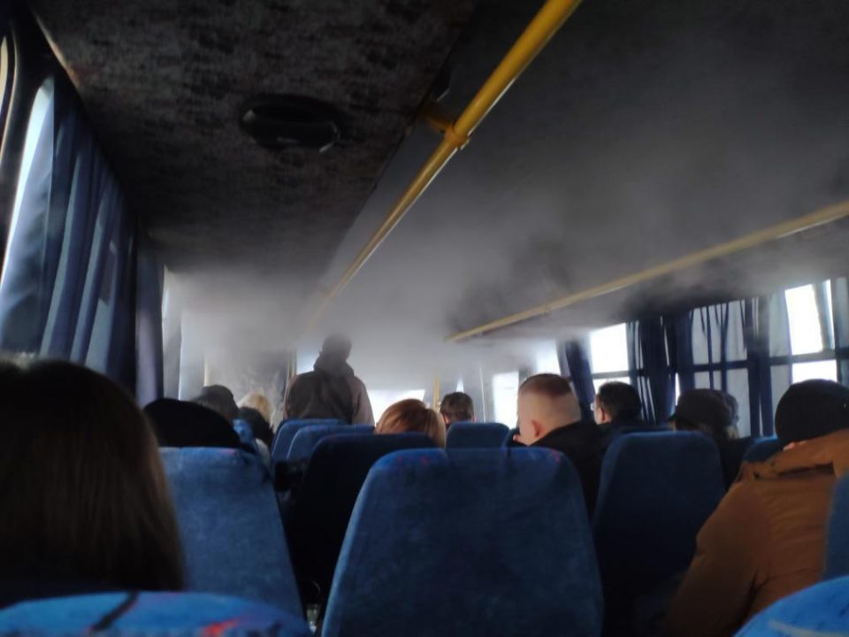Рейсовый автобус, курсирующий по направлению Севастополь – Армянск, задымился прямо во время движения