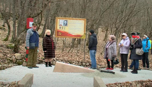 Памятный знак герою обороны Севастополя Александру Терлецкому установлен в селе Родниковое