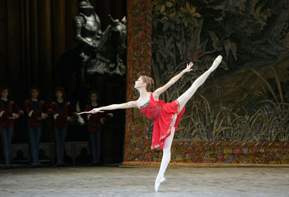 на сцену выйдут прима-балерина Большого театра Екатерина Крысанова