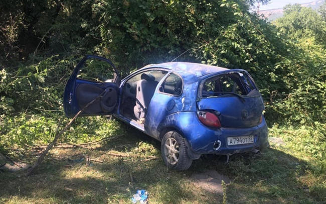 Накануне в Севастополе, в районе села Родниковое, произошло ДТП с участием автомобиля Ford. Пострадали четыре человека: водитель и три пассажира обратились за медицинской помощью.