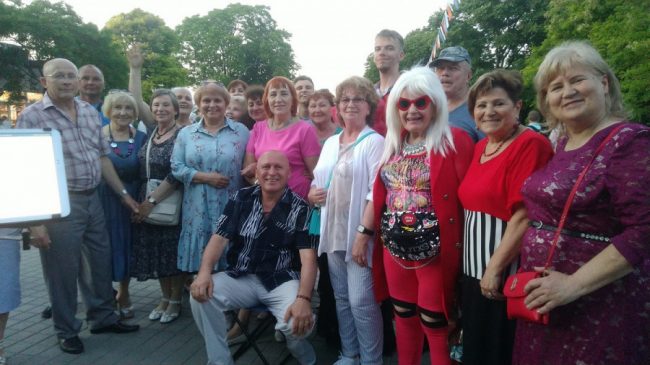 Танцующих пенсионеров в Севастополе гонят с Приморского бульвара