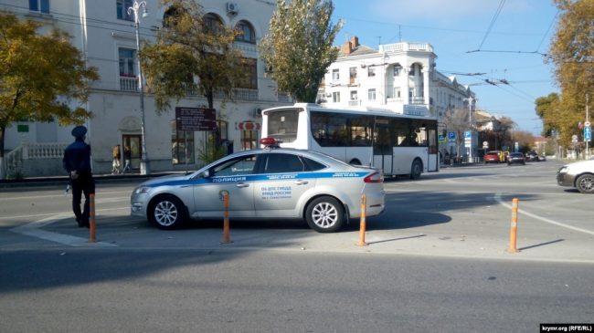 В центральной части Севастополя и на улицах в районе Херсонеса выставили полицейское оцепление