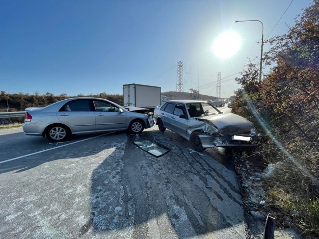 Небольшая авария в Инкермане на въезде в Севастополь привела к образованию дорожного затора