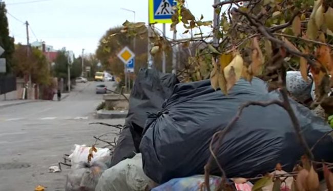 частный сектор в районе горы Матюшенко утопает в мусоре