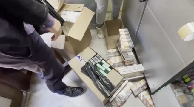 Полицейские Севастополя задержали местного жителя, который торговал немаркированными сигаретами