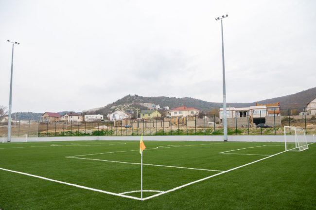Футбольное поле в Инкермане ввели в эксплуатацию после капитальной реконструкции